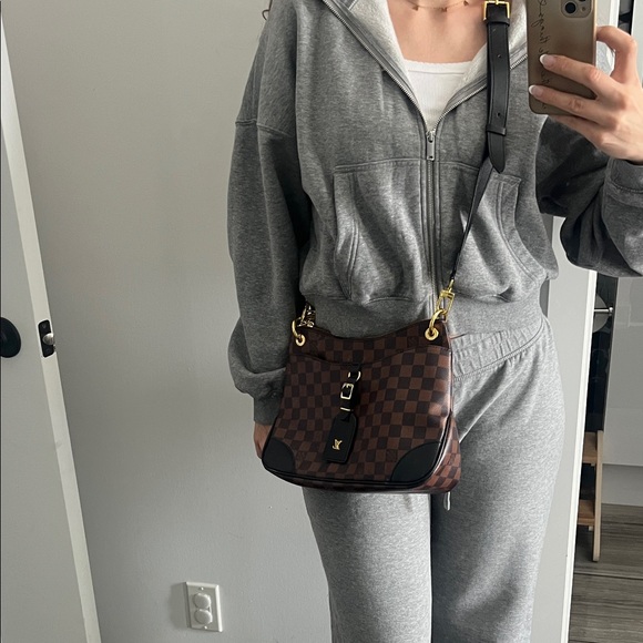 Louis Vuitton Brown Damier Ebene Crossbody with Black Trim & Gold Hardware - Picture 6 of 17